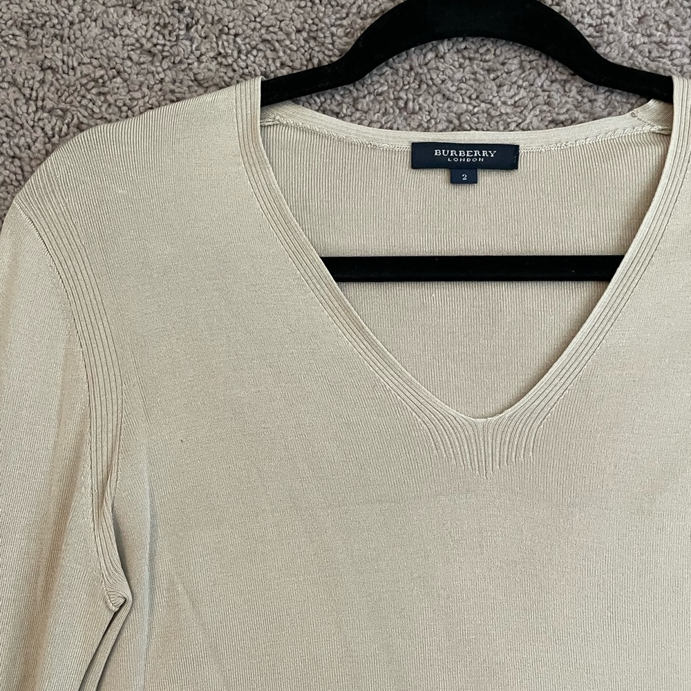 ✨Burberry Lightweight Knit Top - Picture 2 of 5